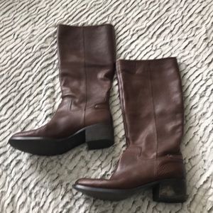 Ladies brown boots size 8 M